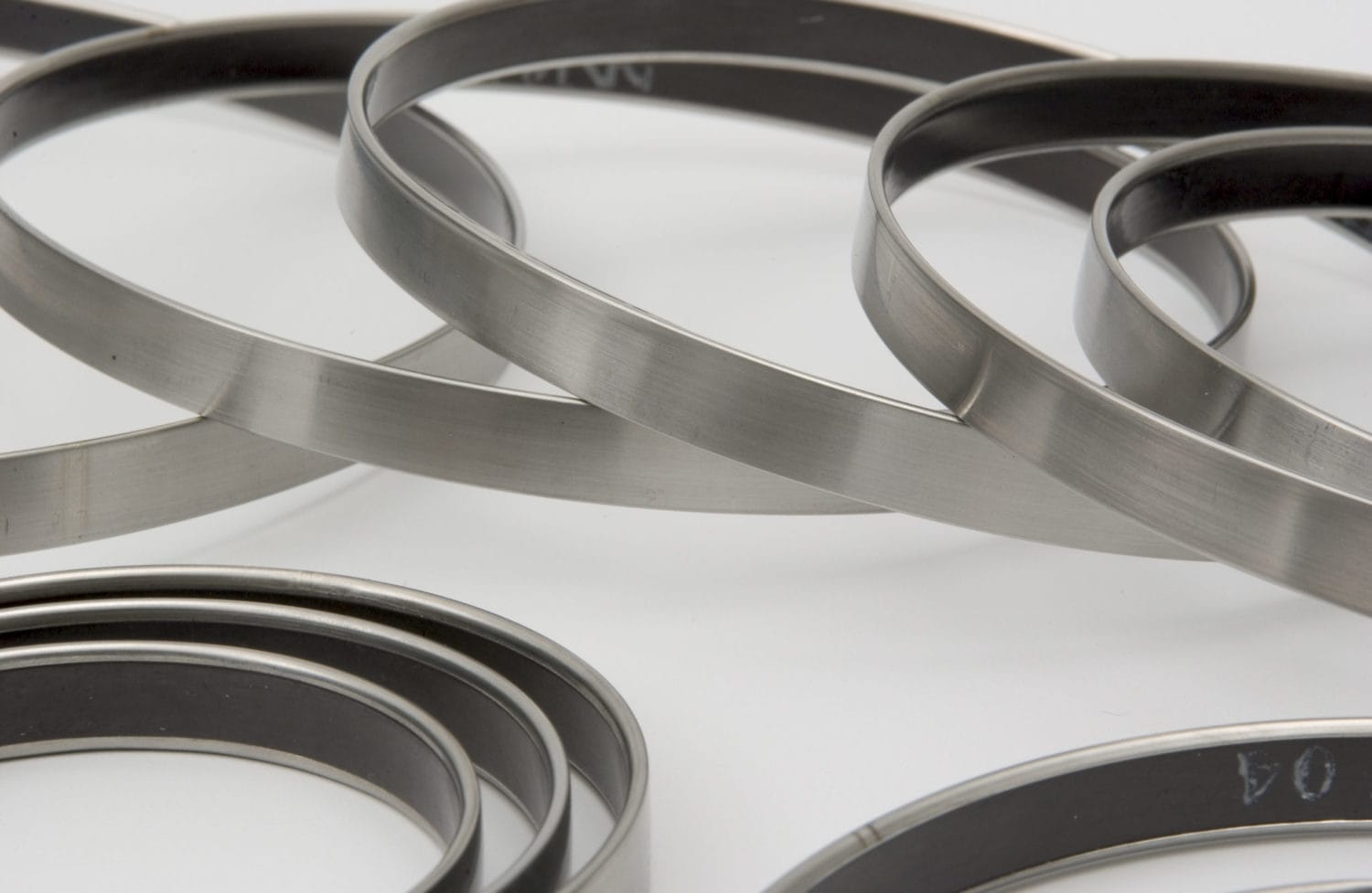 Amazon.com: Ferrite Ring Magnet, 4In Dia, Ceramic for Science Experiment :  Industrial & Scientific